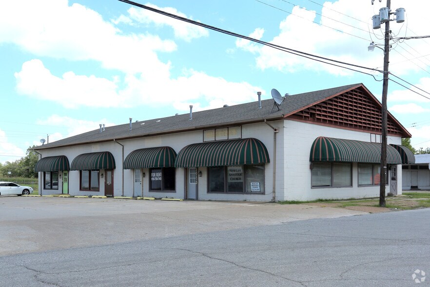 215 E 5th St, Okmulgee, OK 74447