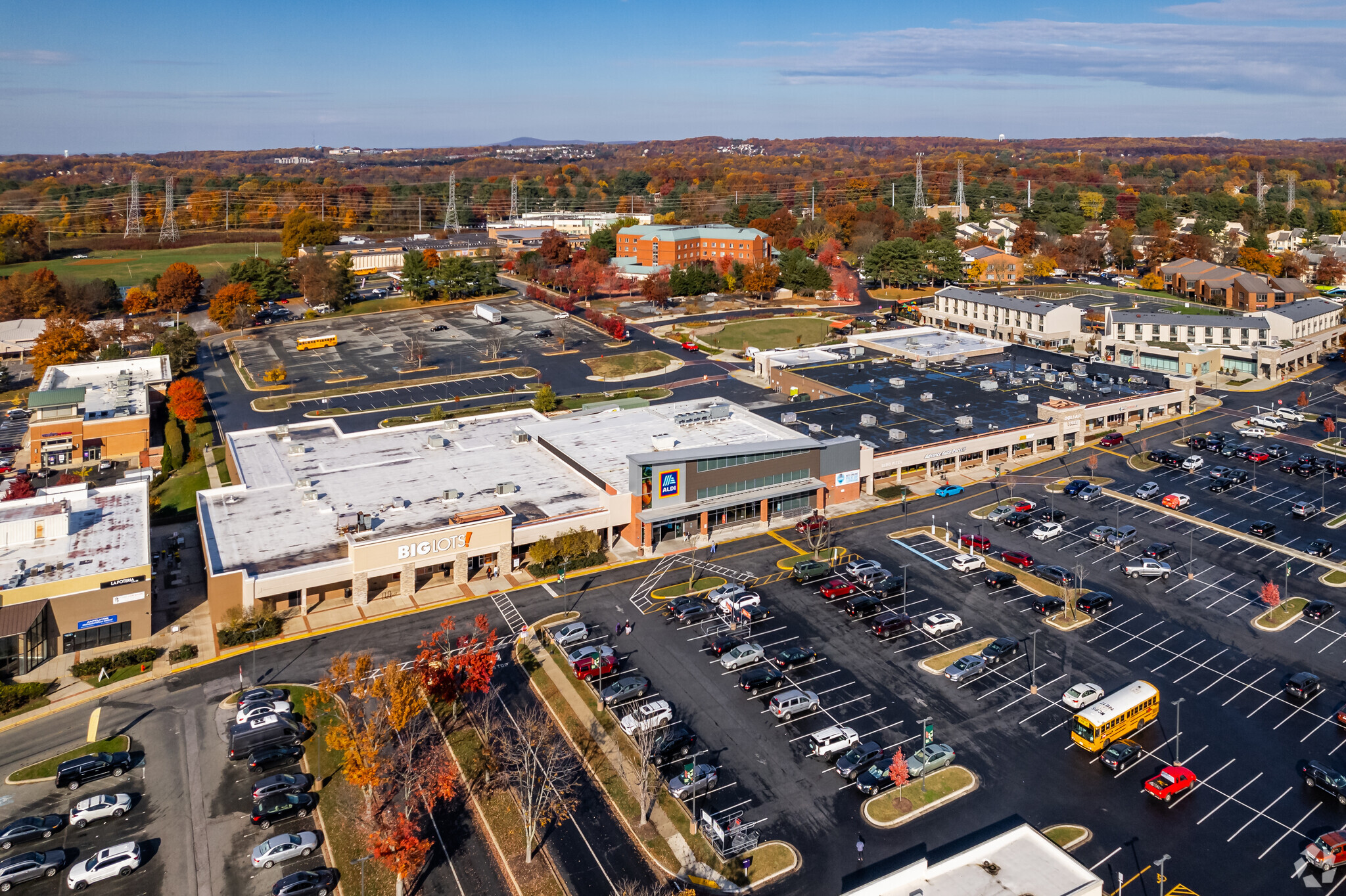 19134-19336 Montgomery Village Ave, Gaithersburg, MD for lease Building Photo- Image 1 of 12