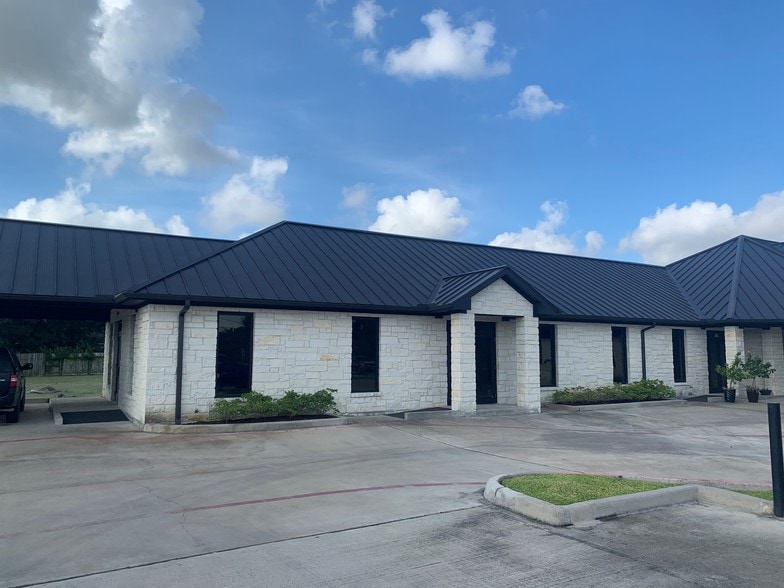 2307 W Baker Rd, Baytown, TX for lease - Building Photo - Image 3 of 13