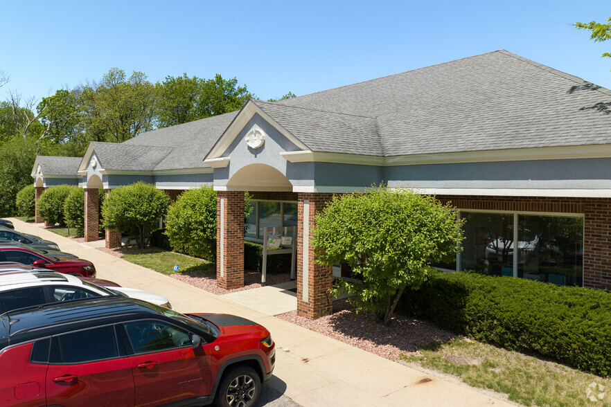 3 S Greenleaf Ave, Gurnee, IL for lease - Building Photo - Image 2 of 32