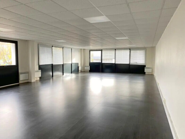 Rue Du Gros Murger, Herblay-sur-Seine for lease - Interior Photo - Image 3 of 11