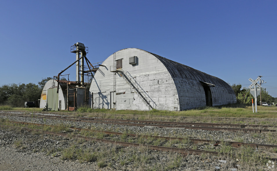 201 N Dallas St, Giddings, TX for sale - Building Photo - Image 2 of 3