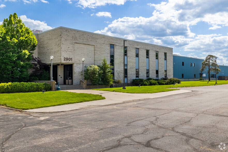 2901 W Lakeview Rd, Lawrence, KS for lease - Building Photo - Image 1 of 4