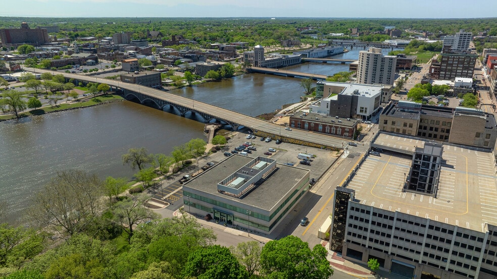 100 Park Ave, Rockford, IL for lease - Building Photo - Image 2 of 9