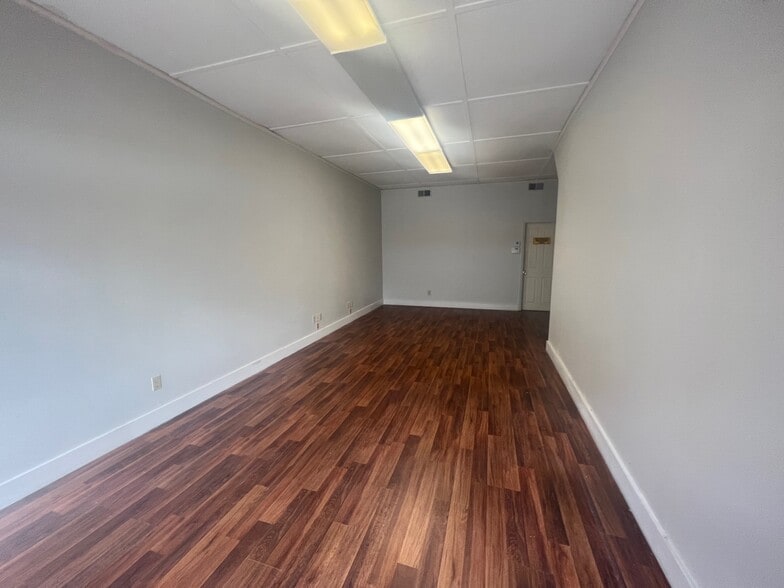 108 S 4th St, Martins Ferry, OH for lease - Building Photo - Image 2 of 13