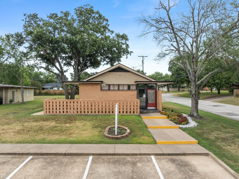 601 Mary Lake Dr, Bryan, TX for sale - Building Photo - Image 3 of 26