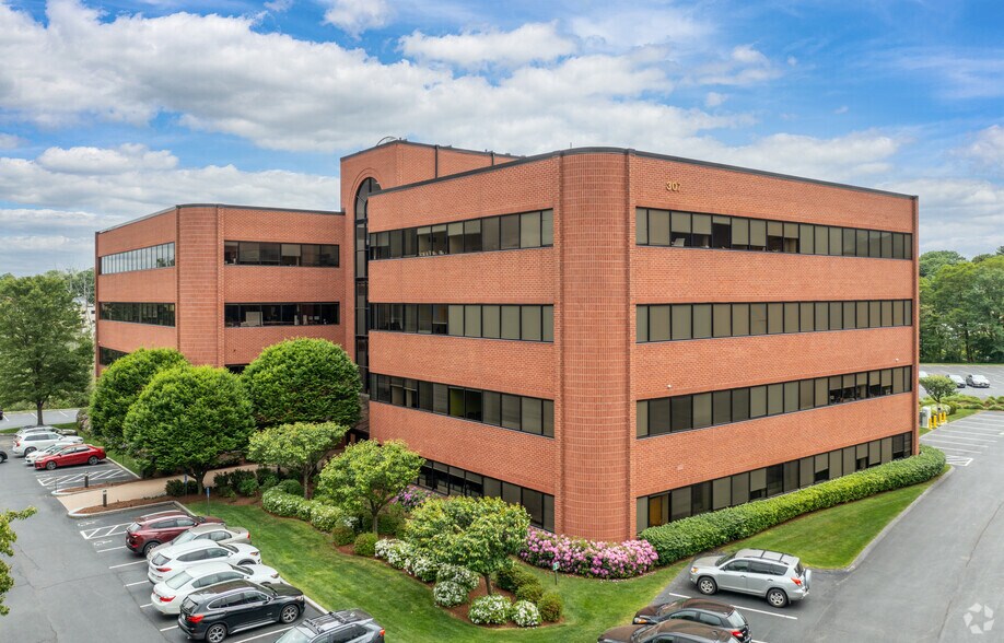 309 Waverley Oaks Rd, Waltham, MA 02452