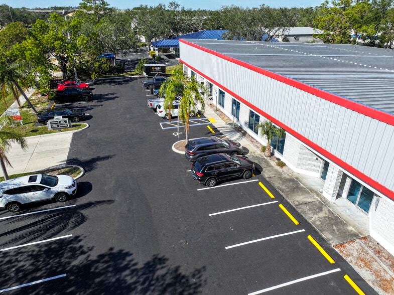 885 Tallevast Rd, Sarasota, FL for lease - Building Photo - Image 2 of 11