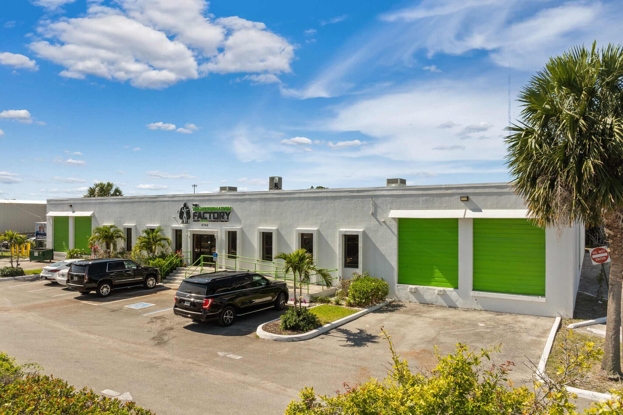 5740 Columbia Cir, West Palm Beach, FL for lease Primary Photo- Image 1 of 11