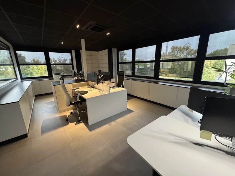 13 Rue Clément Ader, Reims for lease - Interior Photo - Image 2 of 8