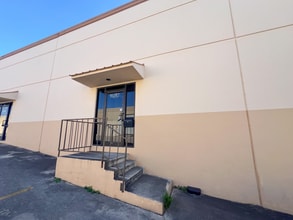 11001-11027 Osgood Dr, San Antonio, TX for lease Building Photo- Image 2 of 7