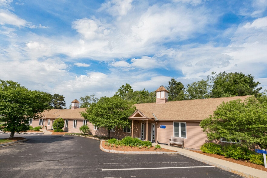 100% Leased Multi-Building Office Campus portfolio of 4 properties for sale on LoopNet.com - Building Photo - Image 2 of 10