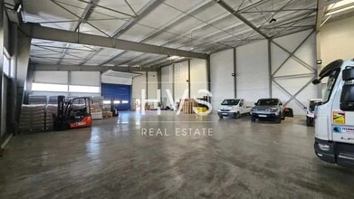 Flex in Les Pennes-Mirabeau for lease Interior Photo- Image 2 of 2