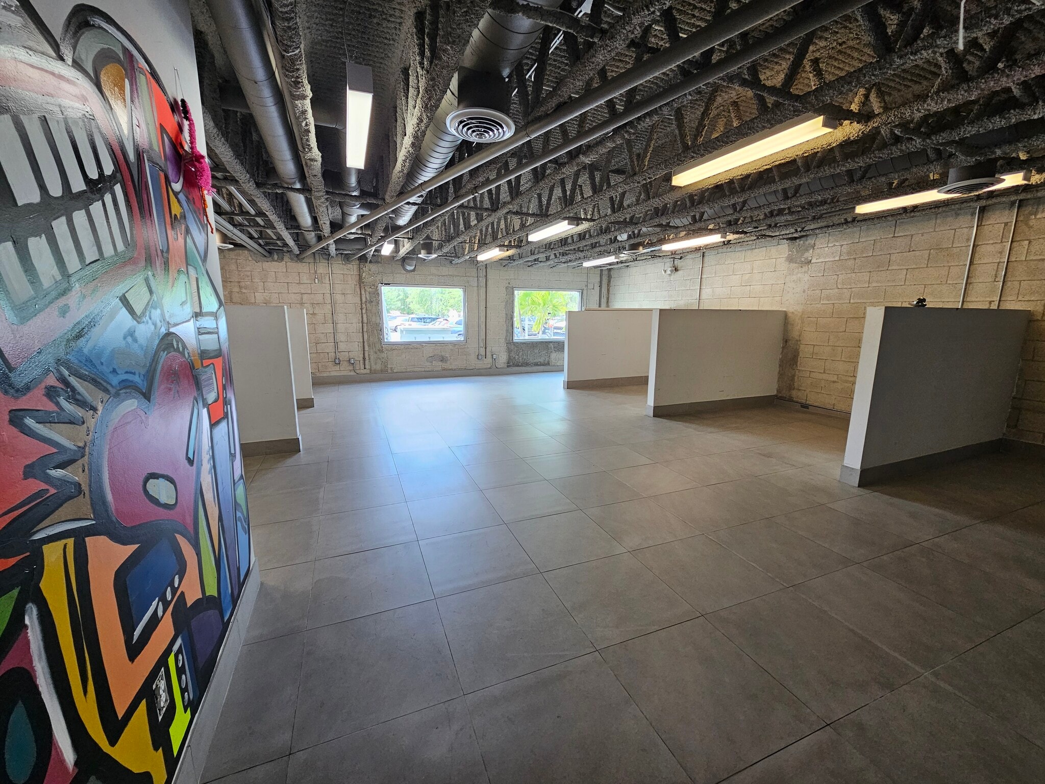 1005 NE 125th St, North Miami, FL for lease Interior Photo- Image 1 of 2