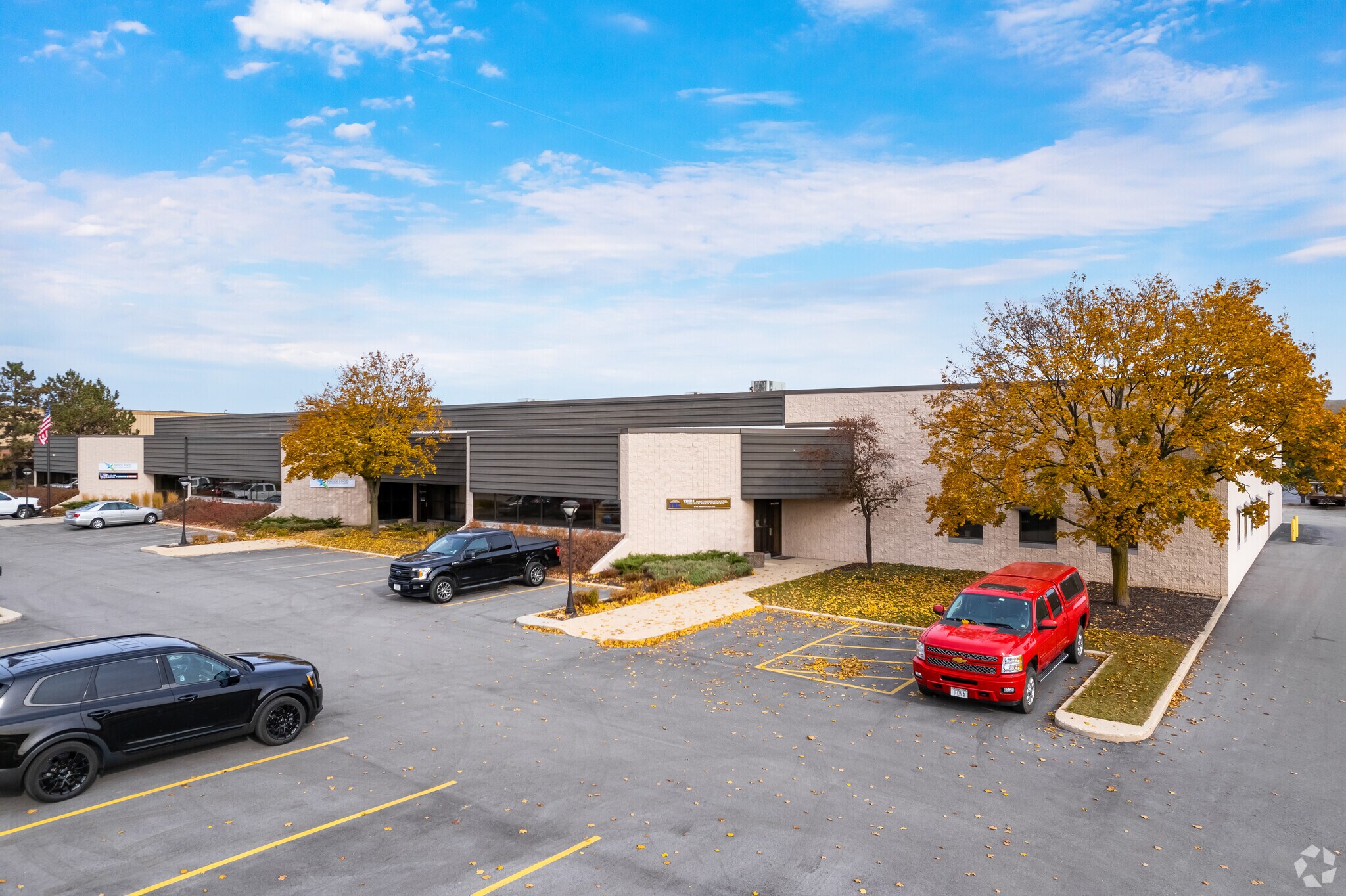 W143N9340 Henry Stark Rd, Menomonee Falls, WI for sale Primary Photo- Image 1 of 1