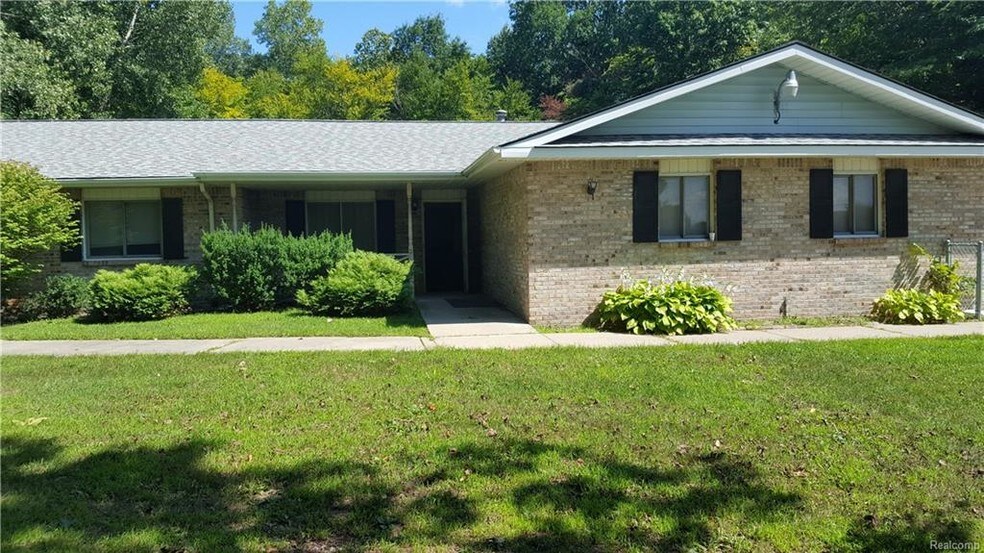 1447 S Irish Rd, Davison, MI 48423