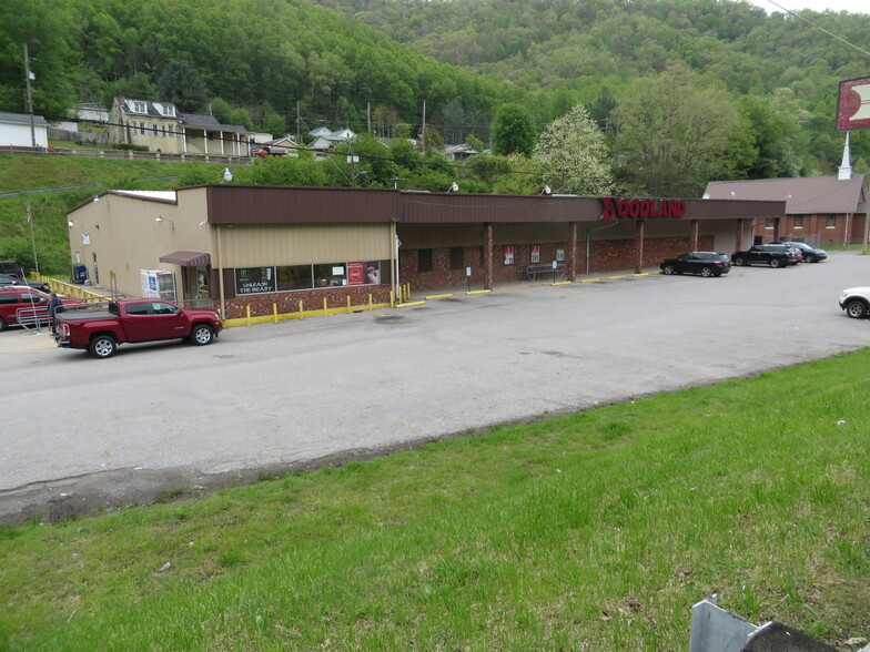 1997 Buffalo Creek Rd, Accoville, WV for lease - Primary Photo - Image 1 of 2