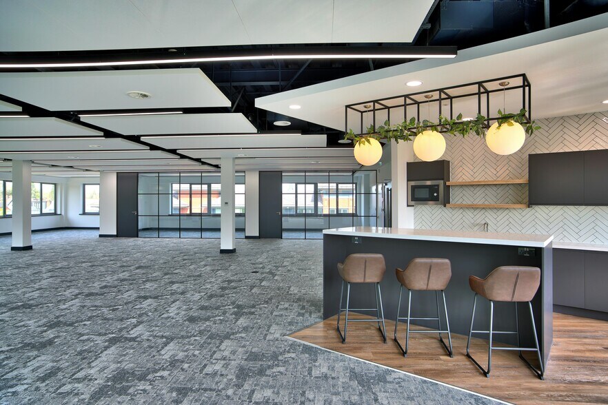 14 Castle Hl, Maidenhead for lease - Building Photo - Image 2 of 11