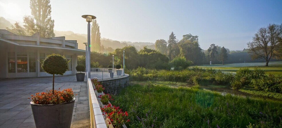 Office in Les Ulis for lease - Building Photo - Image 2 of 79