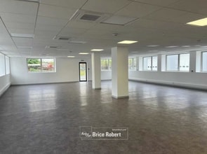 Flex in Saint-Priest for lease Interior Photo- Image 1 of 3