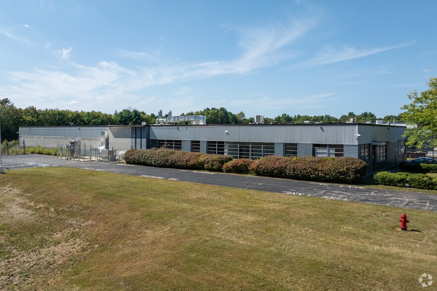 1073 Main St, Millis-Clicquot, MA for lease - Primary Photo - Image 1 of 6