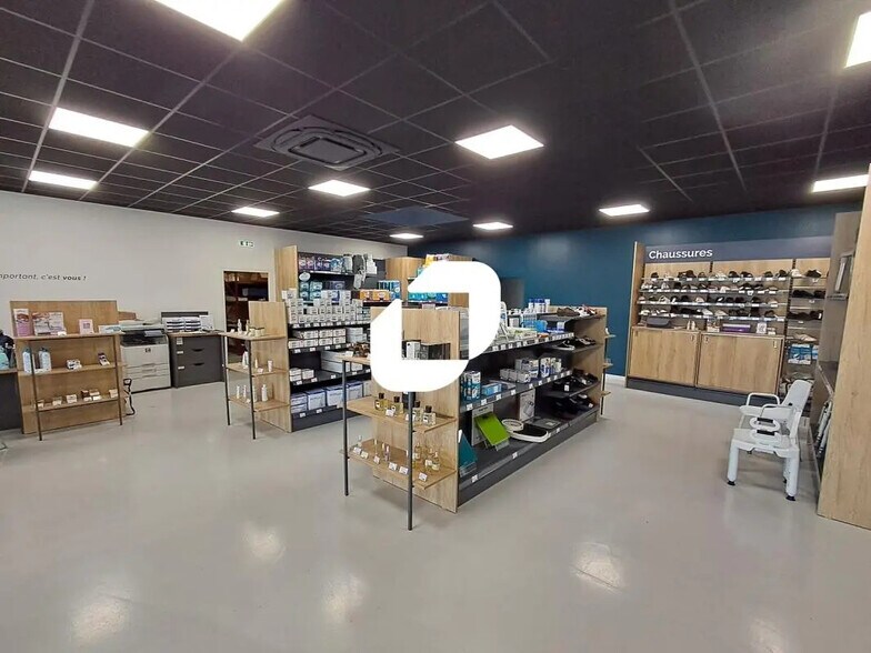 Retail in Roncq for lease - Building Photo - Image 3 of 11