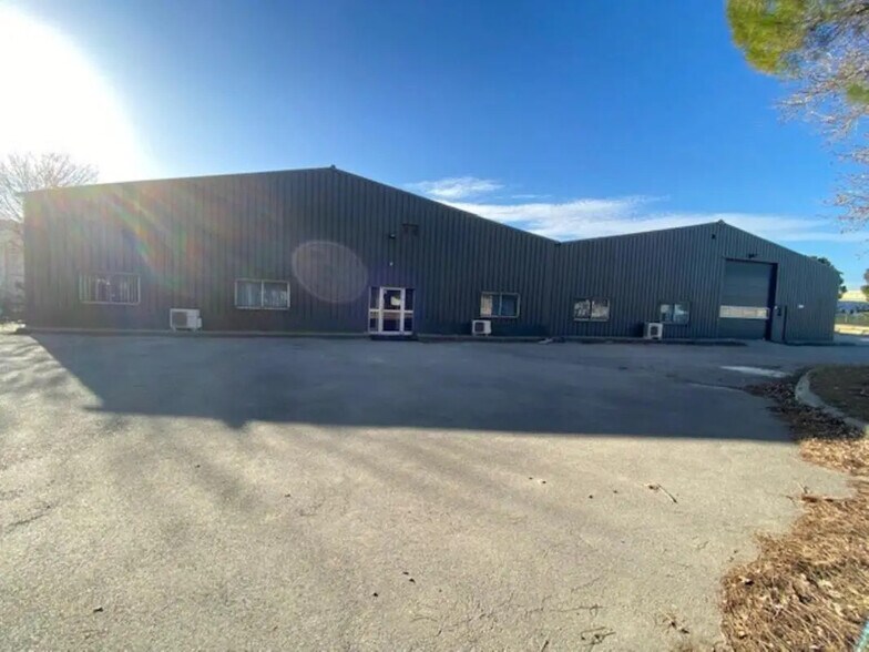 Office in Marignane for lease - Building Photo - Image 3 of 3