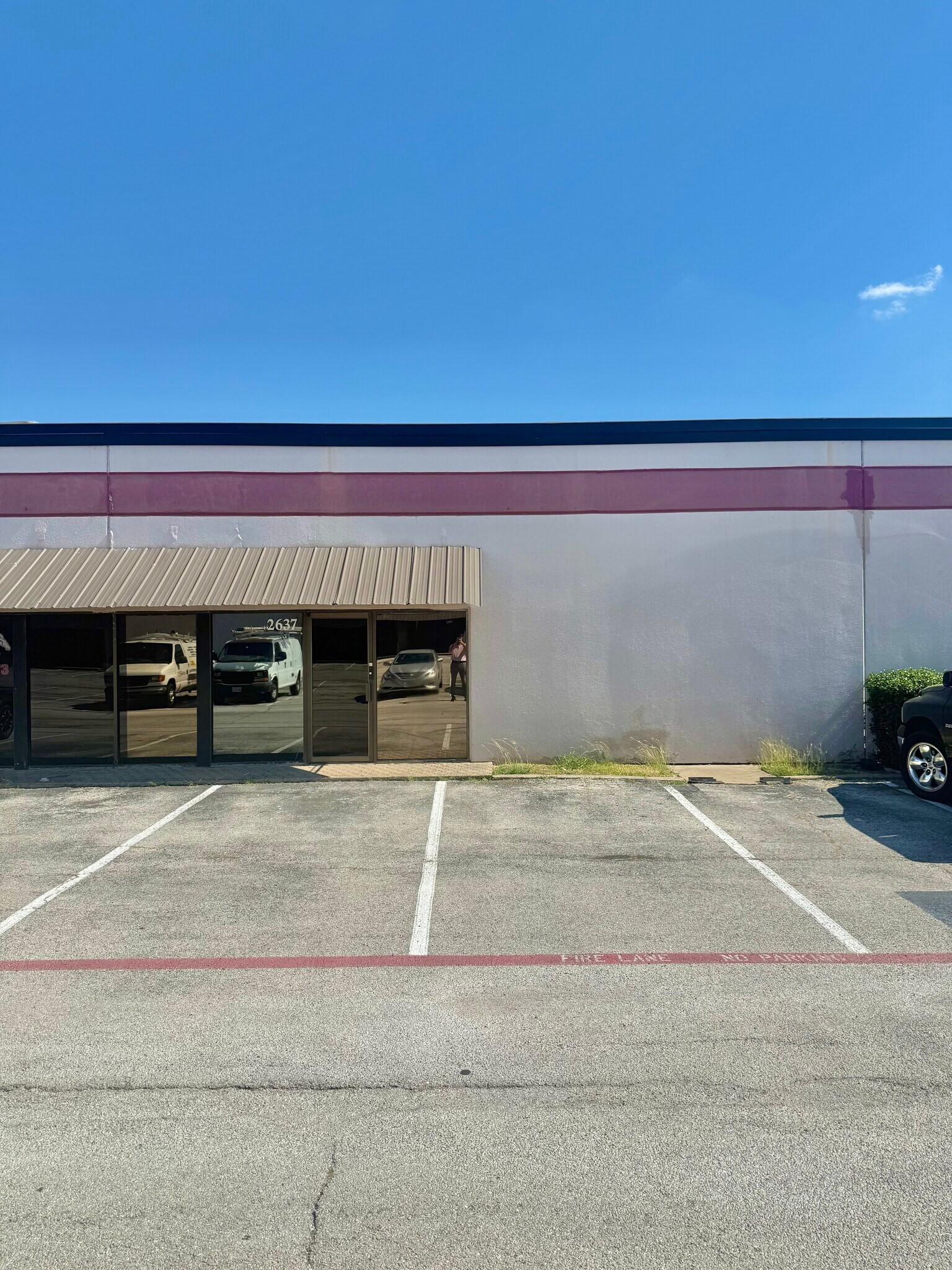 2601-2621 Aero Dr, Grand Prairie, TX for lease Building Photo- Image 1 of 9