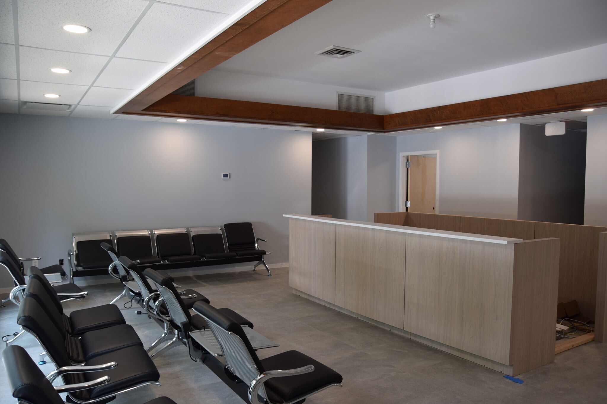 120 N Country Rd, Port Jefferson, NY for lease Interior Photo- Image 1 of 4