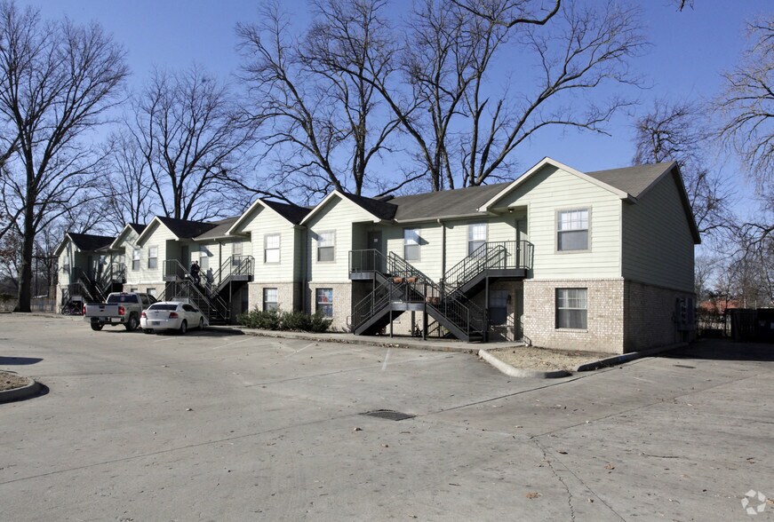 100 Lucy Ln, Marion, AR 72364