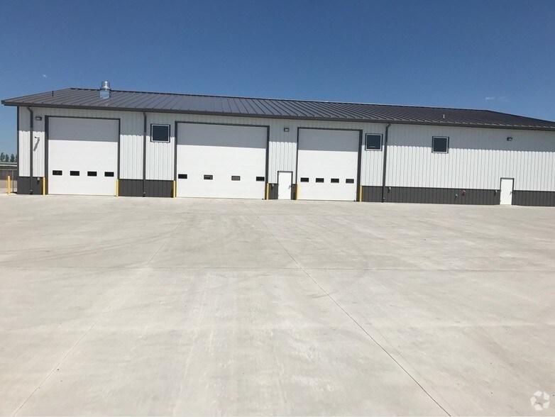 Industrial in Moorhead, MN for sale Primary Photo- Image 1 of 1