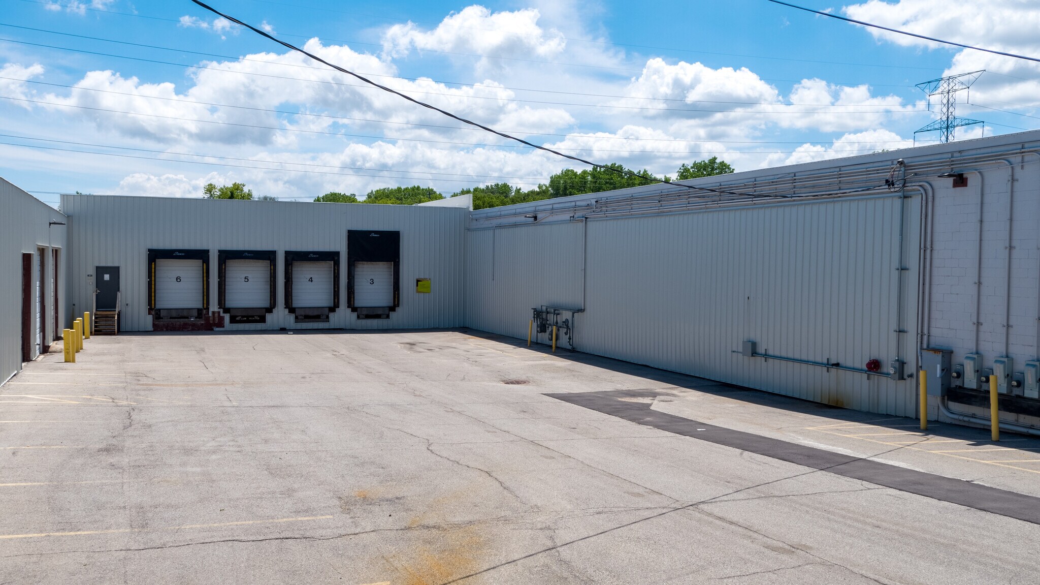 4609-4801 W Woolworth Ave, Milwaukee, WI for lease Building Photo- Image 1 of 1