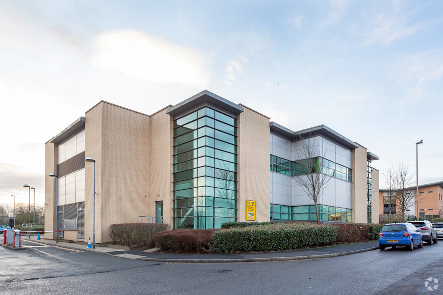 Castlegate Way, Dudley for lease - Building Photo - Image 2 of 8