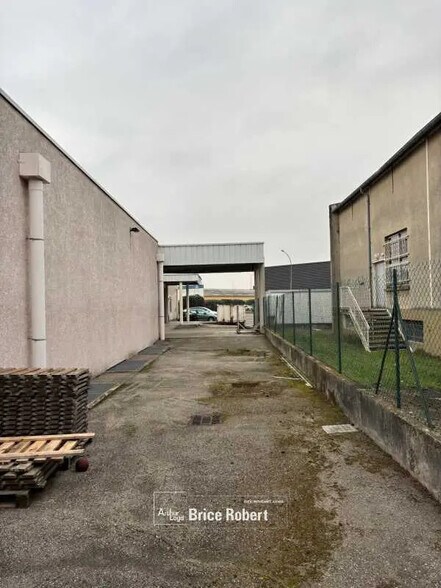 Flex in Corbas for lease - Building Photo - Image 2 of 6