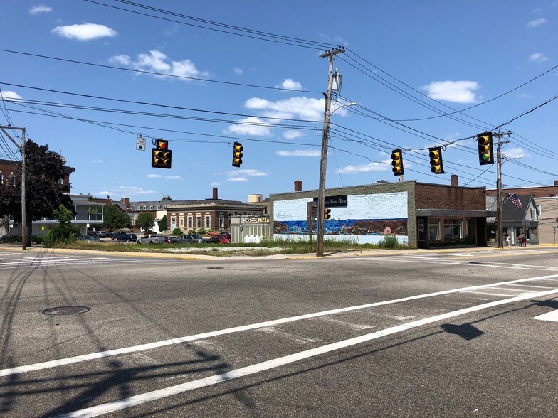 64 Alfred St, Biddeford, ME for sale - Primary Photo - Image 1 of 1
