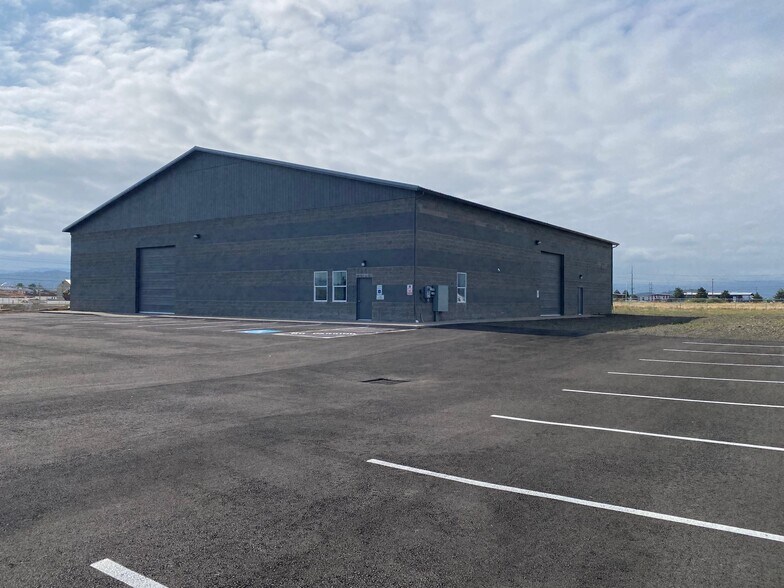 1918 Bobcat Way, White City, OR for sale - Primary Photo - Image 1 of 1