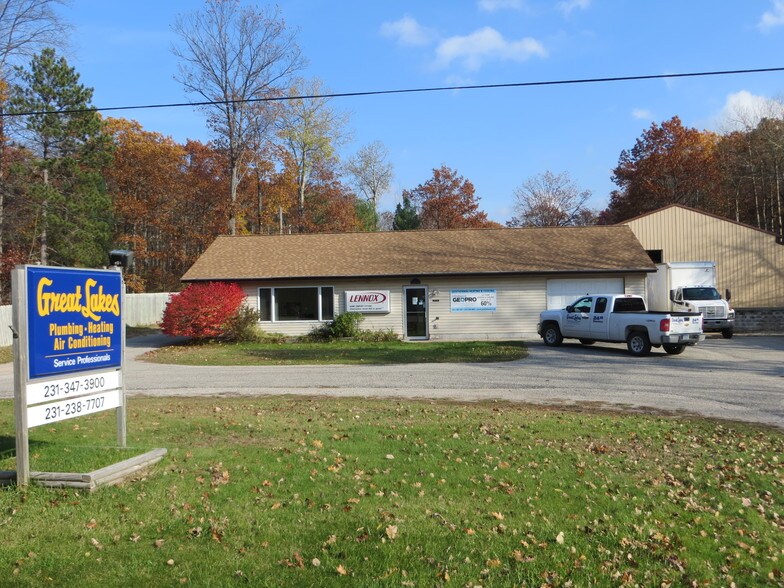 87 S Straits Hwy, Indian River, MI 49749