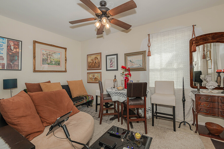 413 S Ocean Blvd, Pompano Beach, FL for sale - Interior Photo - Image 2 of 48