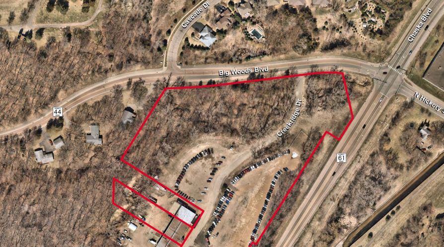 525 Creekridge Dr, Chaska, MN for sale - Primary Photo - Image 1 of 7