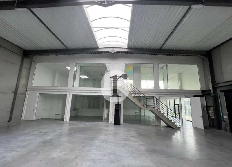 Office in Roncq for lease Interior Photo- Image 1 of 12