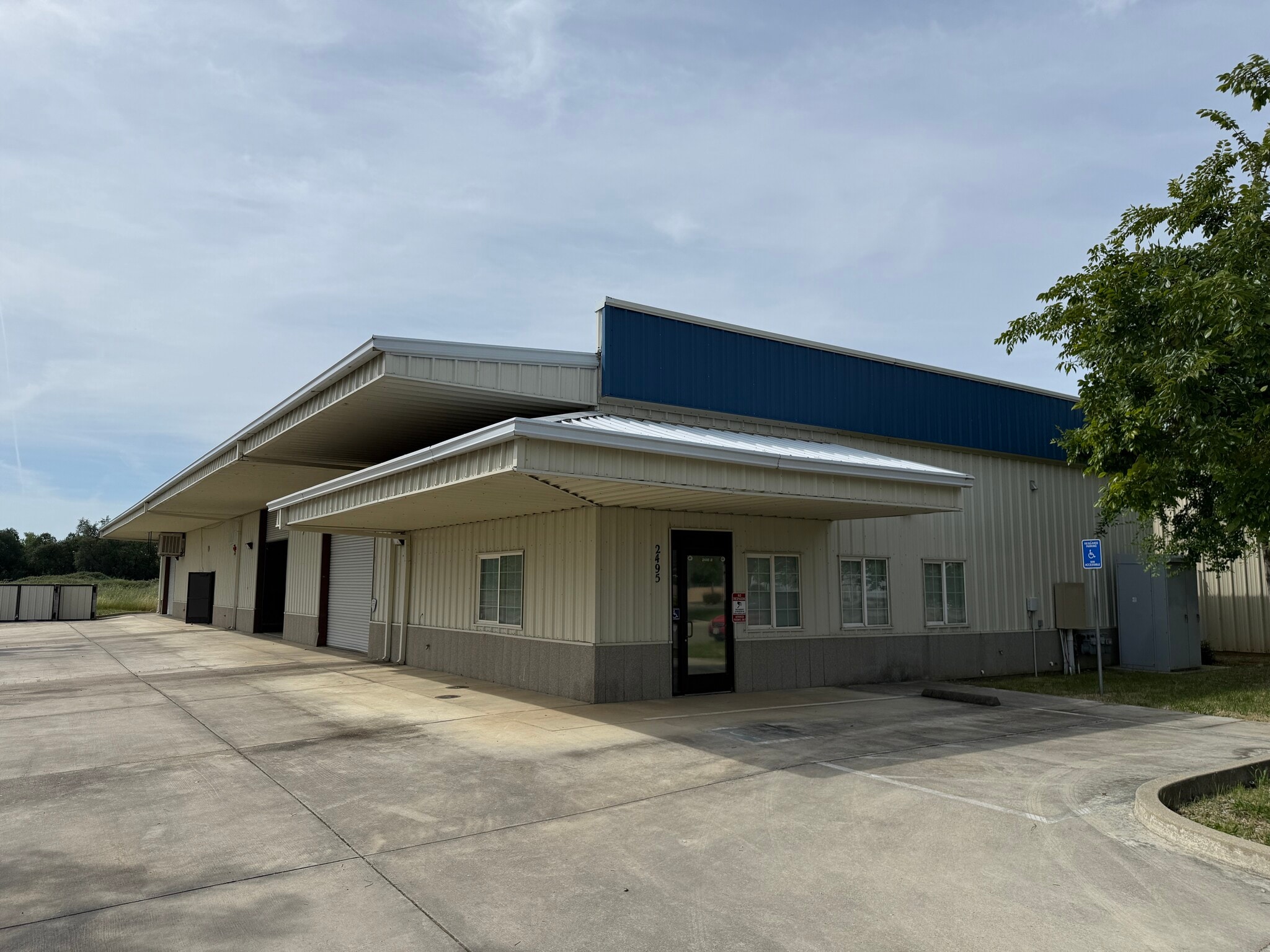 2495-A-2495-B Progress Dr, Redding, CA for lease Building Photo- Image 1 of 9