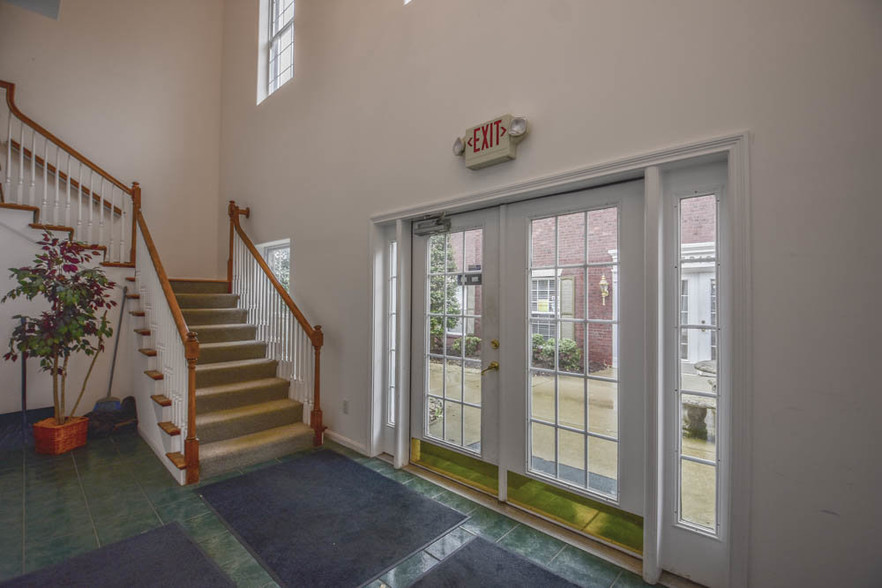 5811 Bardstown Rd, Louisville, KY for sale - Interior Photo - Image 1 of 1