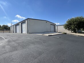 1974 US Hwy 90, Seguin, TX for lease Building Photo- Image 2 of 14