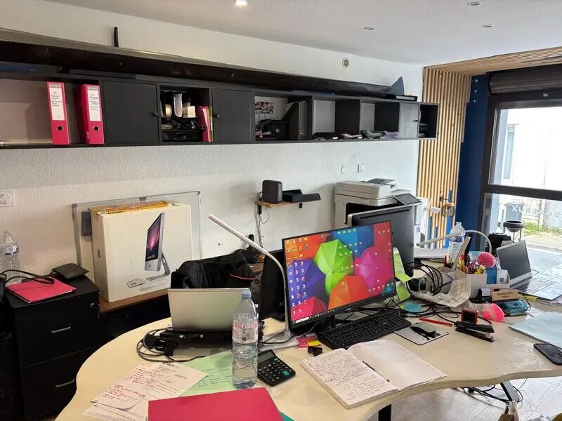 Office in Bordeaux for lease Interior Photo- Image 1 of 6