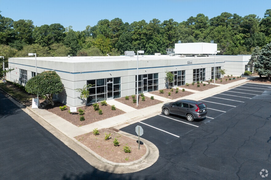 3300 Gateway Centre Blvd, Morrisville, NC for lease - Building Photo - Image 1 of 17
