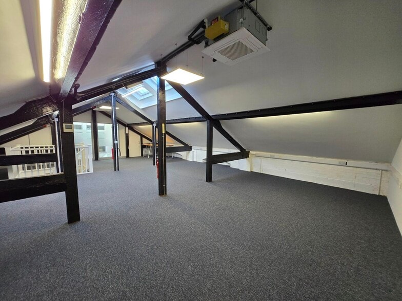 56-58 Crewys Rd, London for lease - Interior Photo - Image 2 of 8