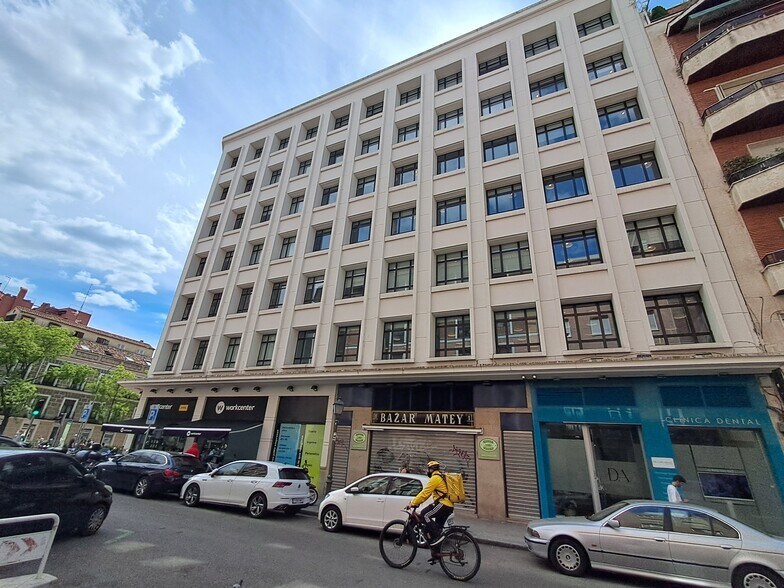 Calle de Eloy Gonzalo, 27, Madrid, Madrid for lease - Building Photo - Image 2 of 4