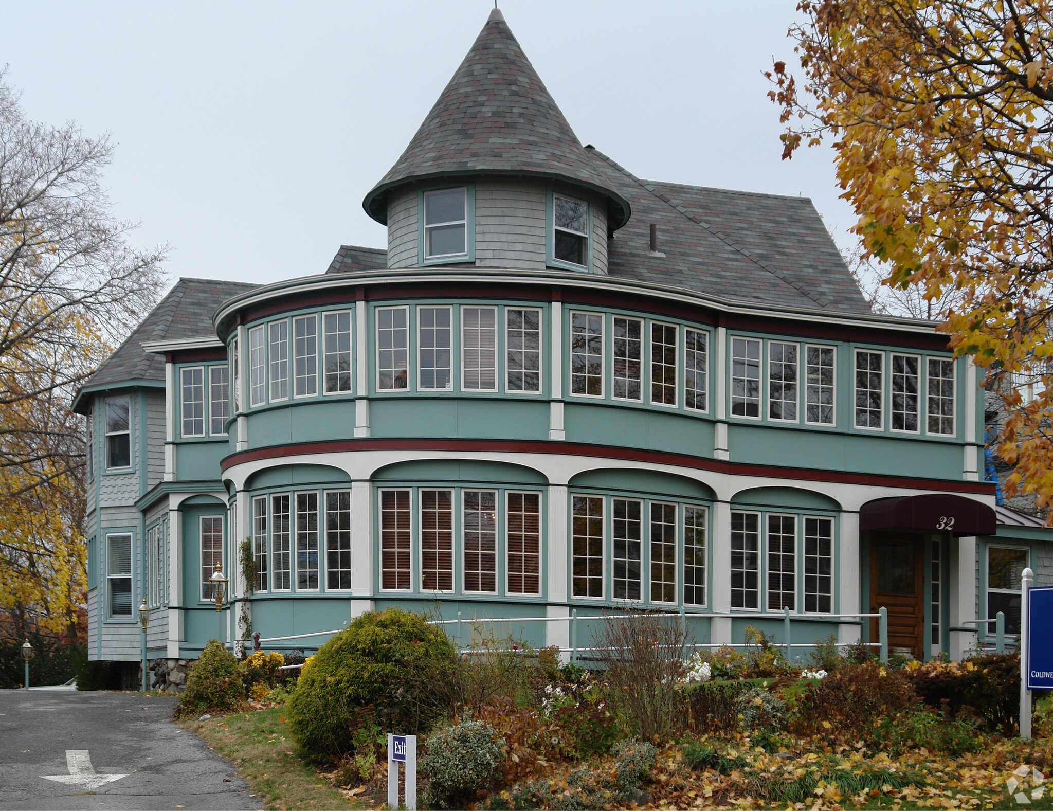 32 Field Pt Rd, Greenwich, CT for sale Primary Photo- Image 1 of 1