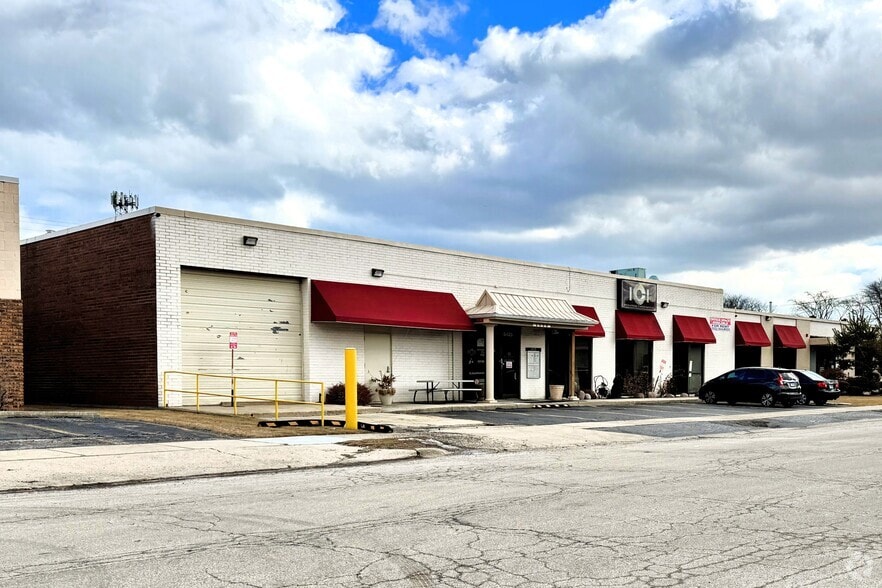 6421-6425 N Hamlin Ave, Lincolnwood, IL for lease - Primary Photo - Image 1 of 6