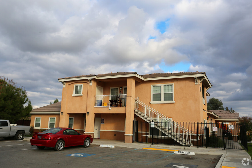 1601 Lotus Ln, Bakersfield, CA for sale - Primary Photo - Image 1 of 5